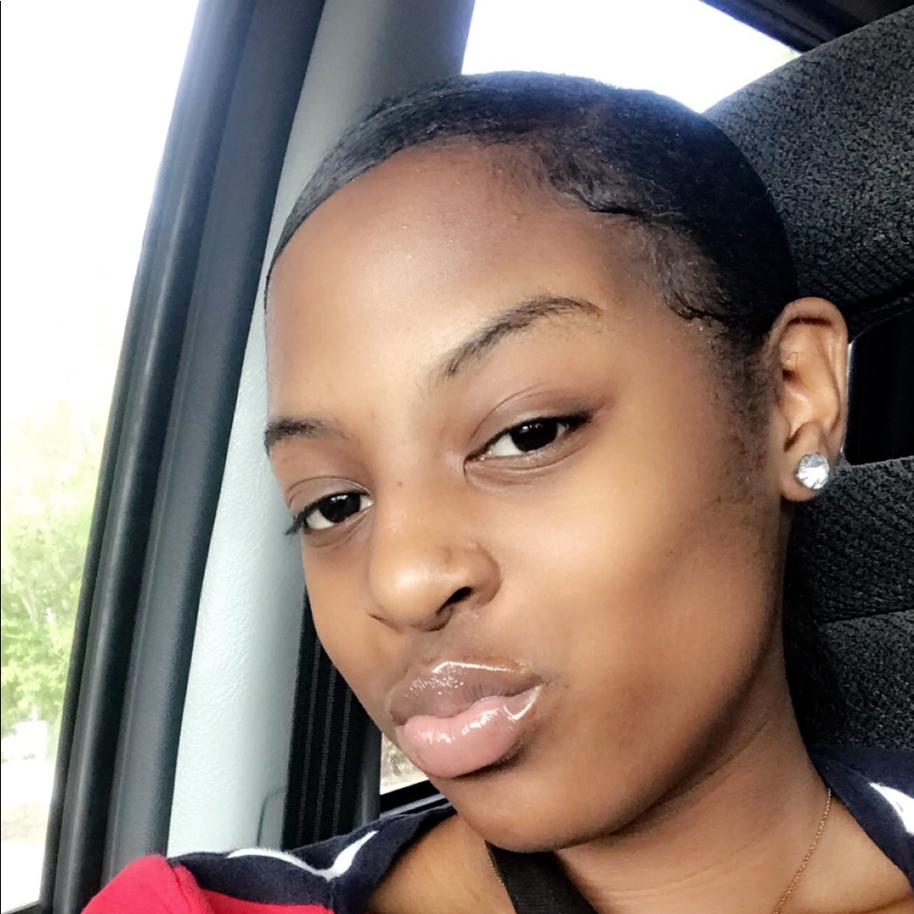 Meet your Posher, Niya